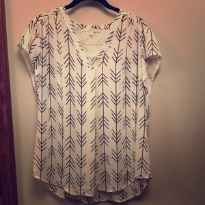 Arrow print top